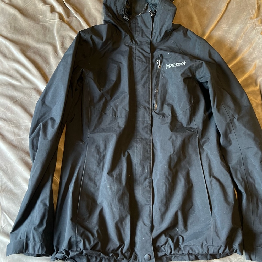 Size M womens marmot jacket. Black.